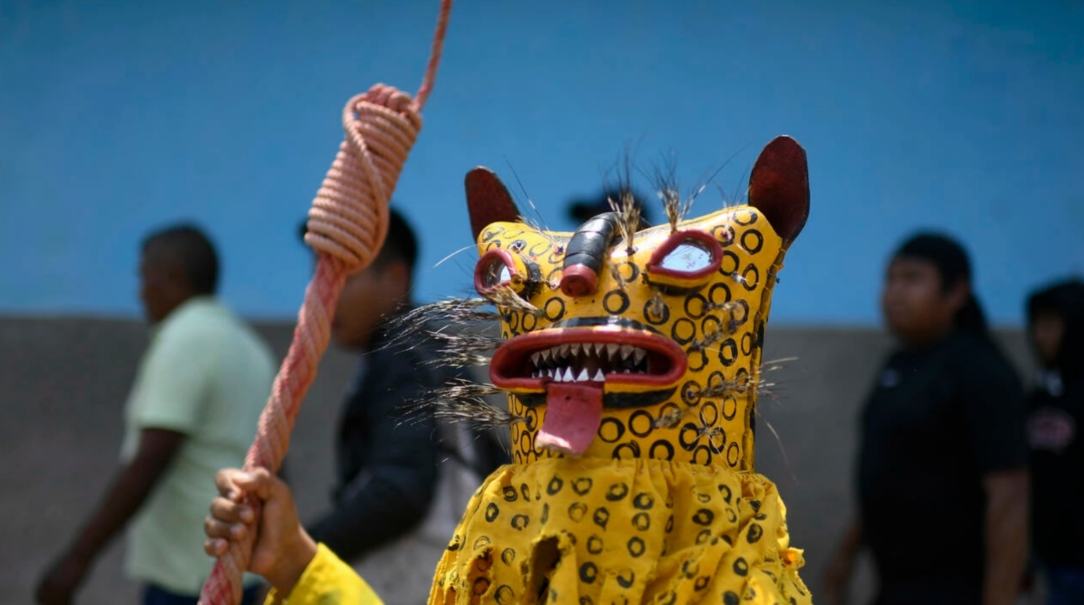 Nghi le quat roi den toe mau de cau mua o Mexico hinh anh