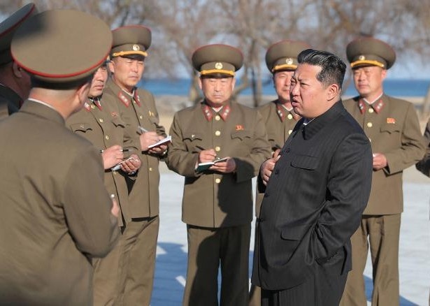 CNN: Trieu Tien chuan bi phong ICBM khi ong Biden sap tham chau A hinh anh