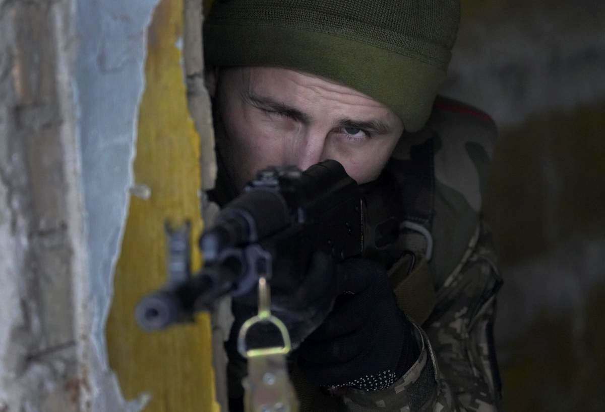 Nhung lan chet hut tai Ukraine cua chien binh ngoai quoc hinh anh