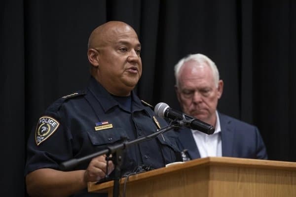 sai lam trong tham kich Texas anh 1