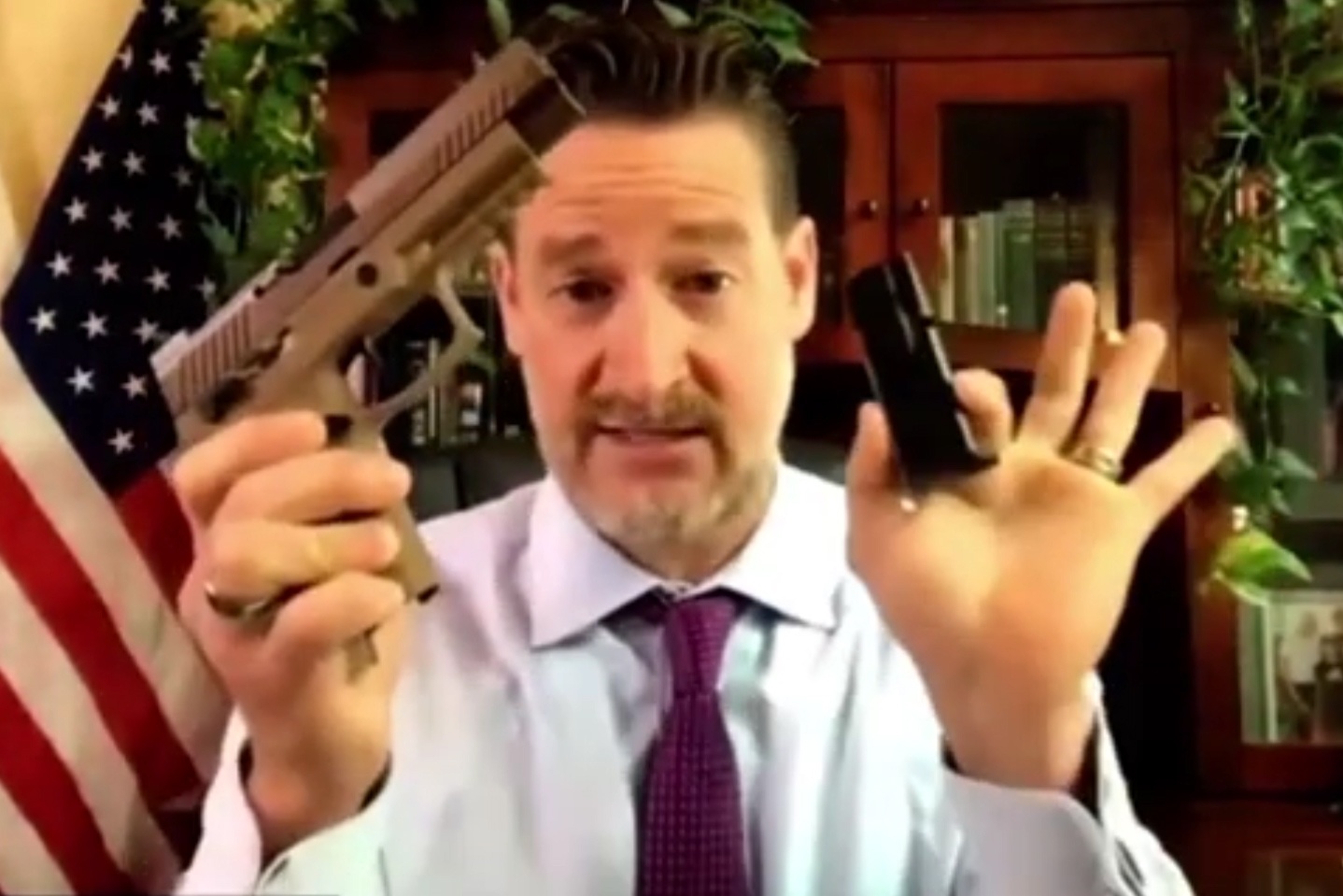 Khoanh khac nghi si My rut sung giua cuoc hop ve kiem soat sung dan hinh anh