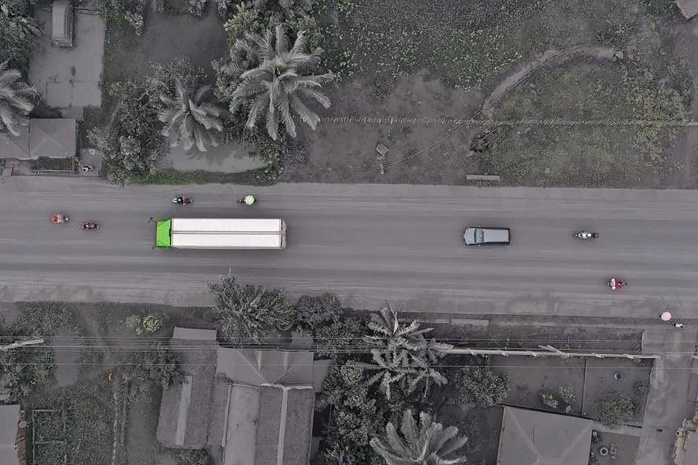 Thi tran o Philippines hoa mau tro sau khi nui lua phun trao hinh anh