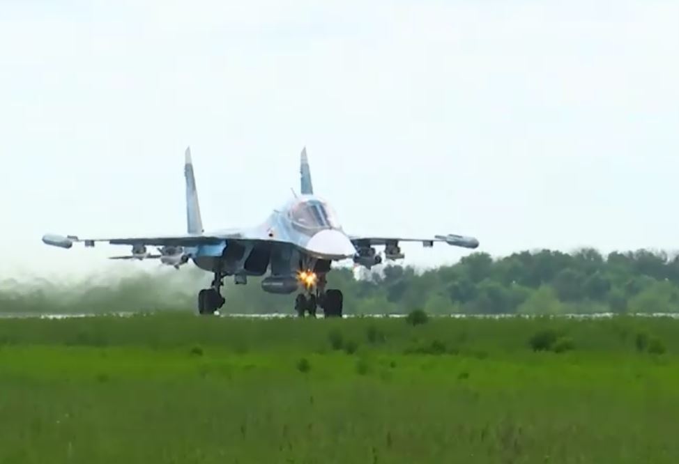 Video Su-34 Nga ban ten lua vao co so ha tang quan su Ukraine hinh anh