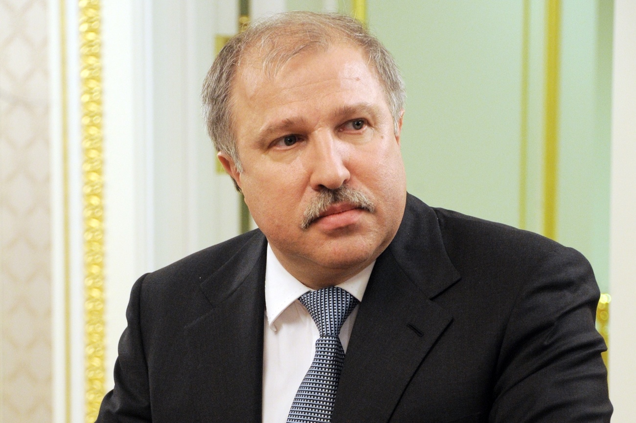 chu nhan sieu du thuyen Nga anh 2