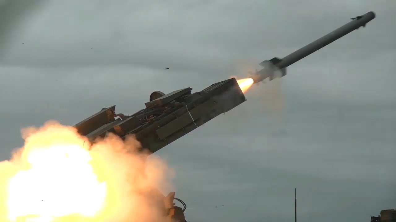 Video ten lua Strela-10 cua Nga 'diem huyet' drone Ukraine hinh anh