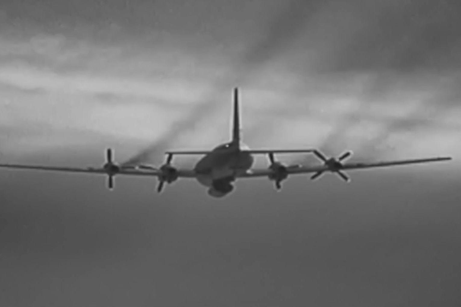 Tiem kich NATO cham tran may bay trinh sat Nga hinh anh