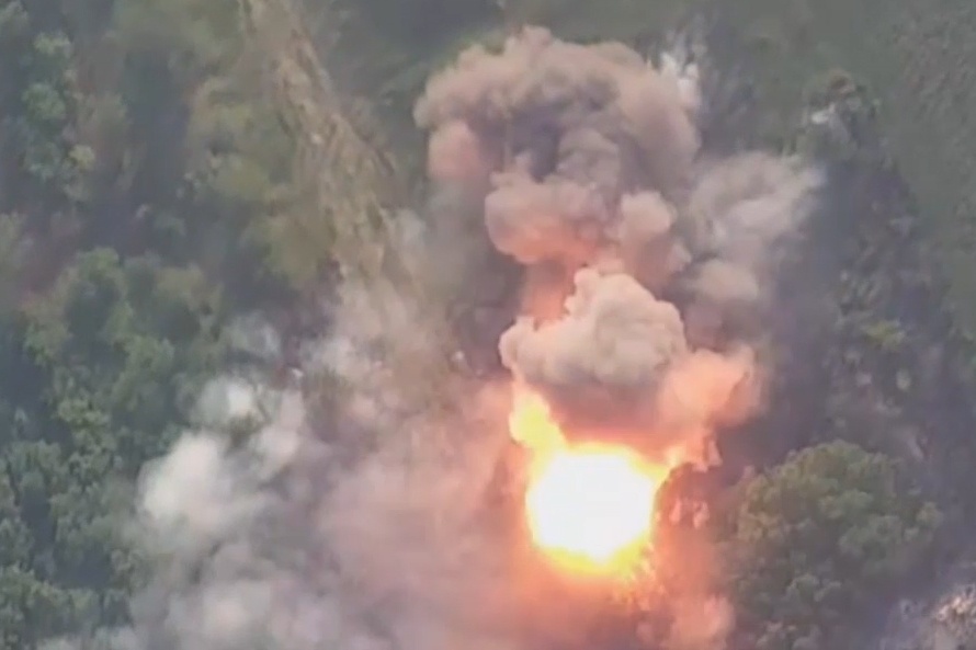 Video phao binh Nga huy diet luu phao M777 cua My hinh anh