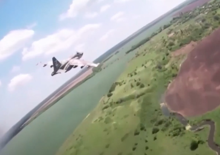 Video vu khi chinh xac cao cua Nga pha huy 50 be phong rocket Ukraine hinh anh