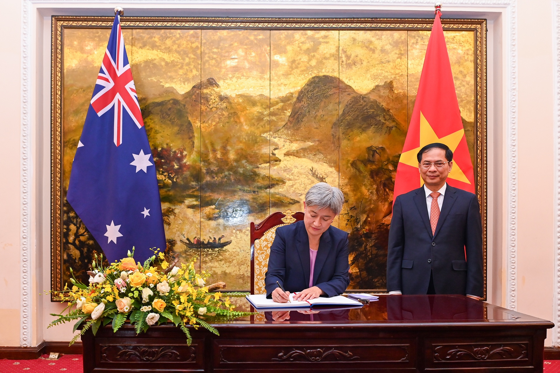 Australia luon coi trong Viet Nam anh 3