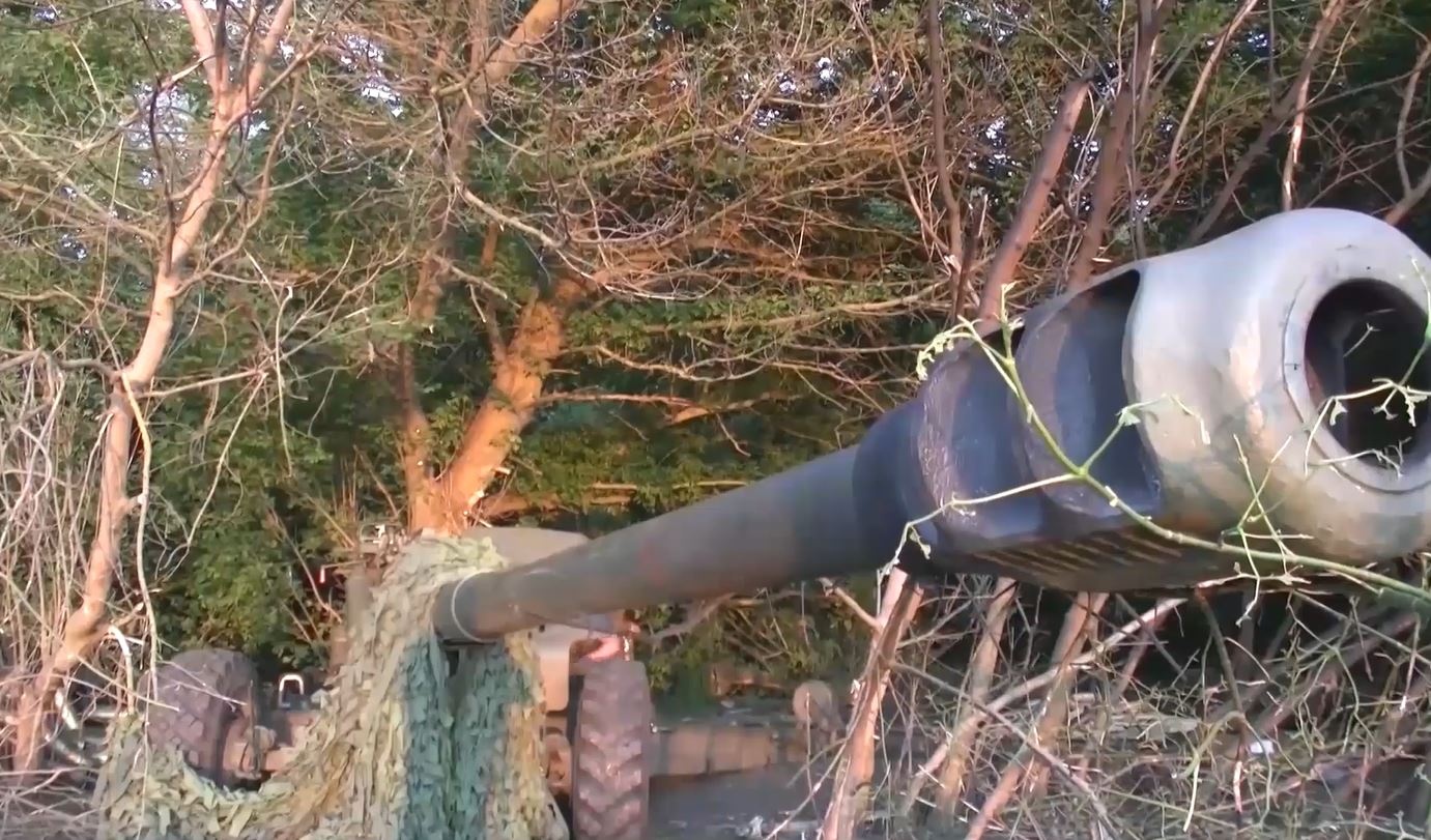 Nga tung video phao tu hanh Akatsiya 152 mm tan cong cu diem Ukraine hinh anh