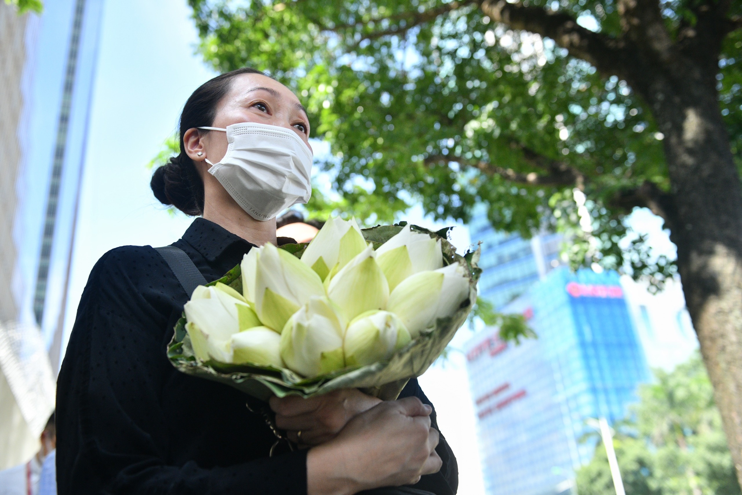 tuong niem ong Abe anh 4