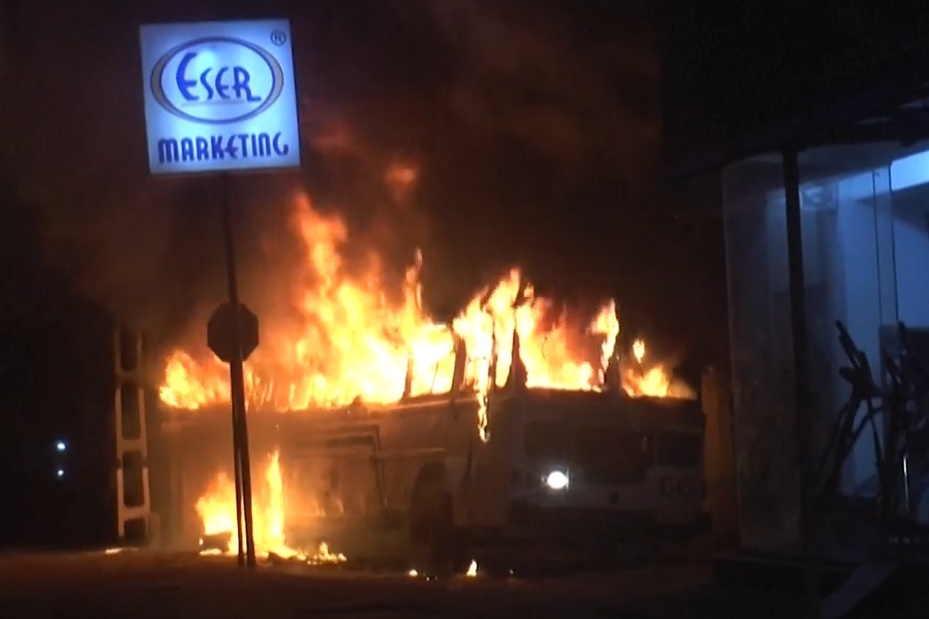 100 ngay bieu tinh rung chuyen Sri Lanka hinh anh