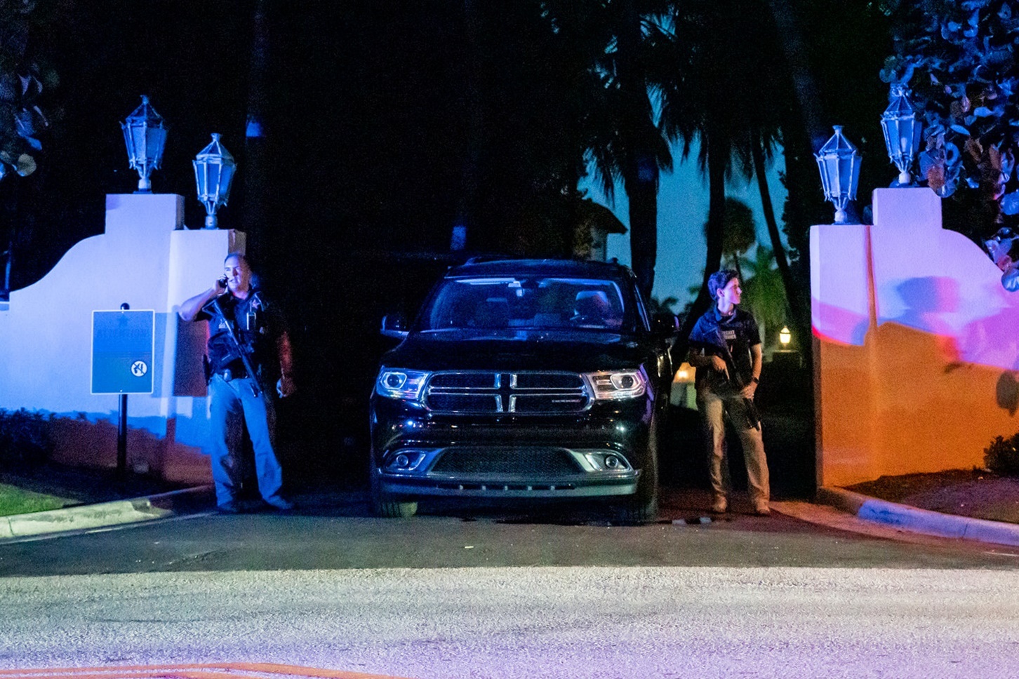 FBI lay di khoang 10 thung tai lieu tu Mar-a-Lago hinh anh