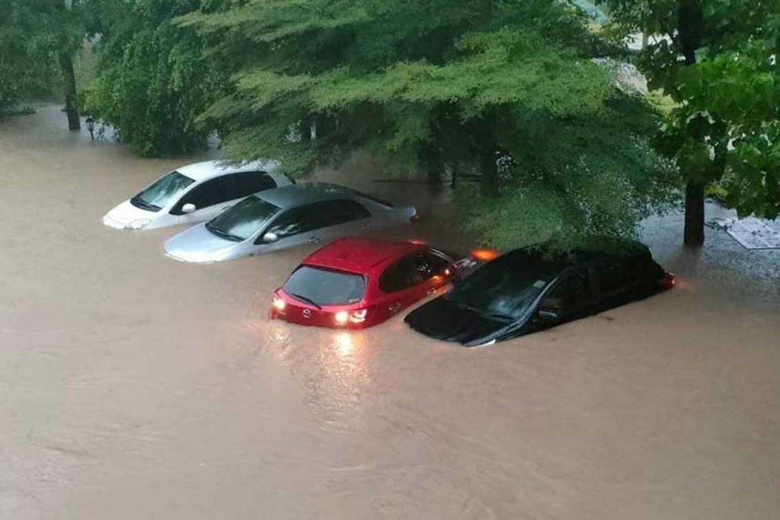 Mua trut nuoc, ‘thien duong’ Phuket hoa song hinh anh