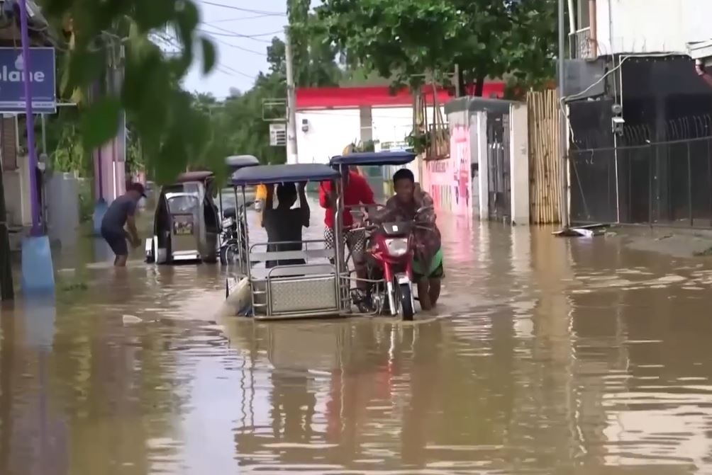 6 nguoi thiet mang o Philippines vi sieu bao Noru hinh anh