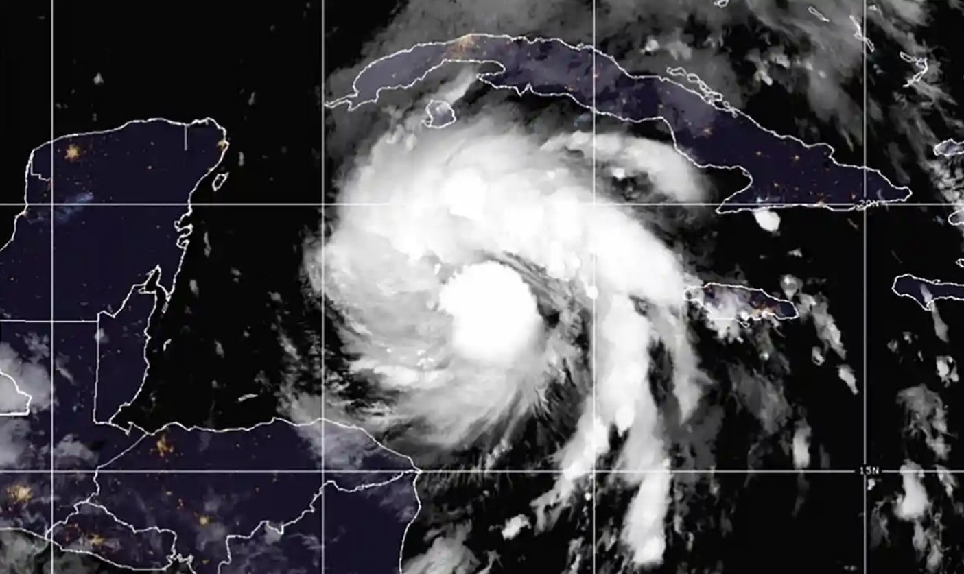 My ra lenh so tan hang tram nghin nguoi vi bao Ian hinh anh