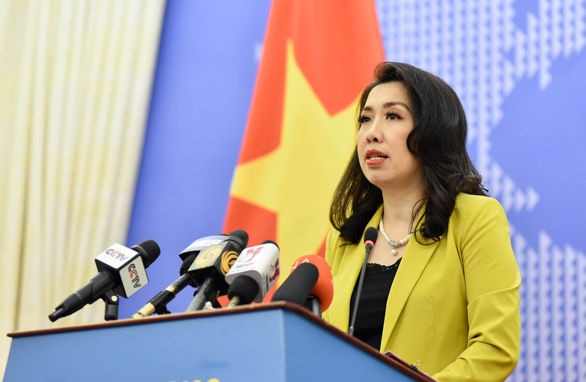 Viet Nam len tieng viec Nga sap nhap 4 tinh Ukraine hinh anh