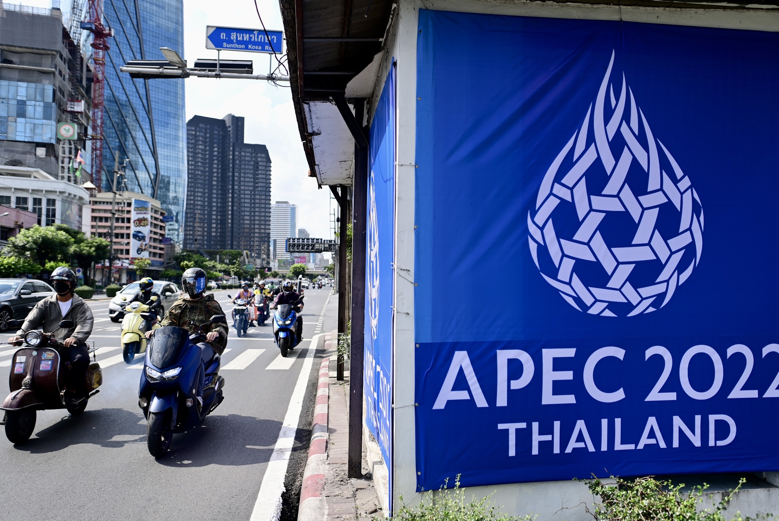 Zing tu Bangkok: Hon 35.000 si quan bao ve an ninh APEC hinh anh