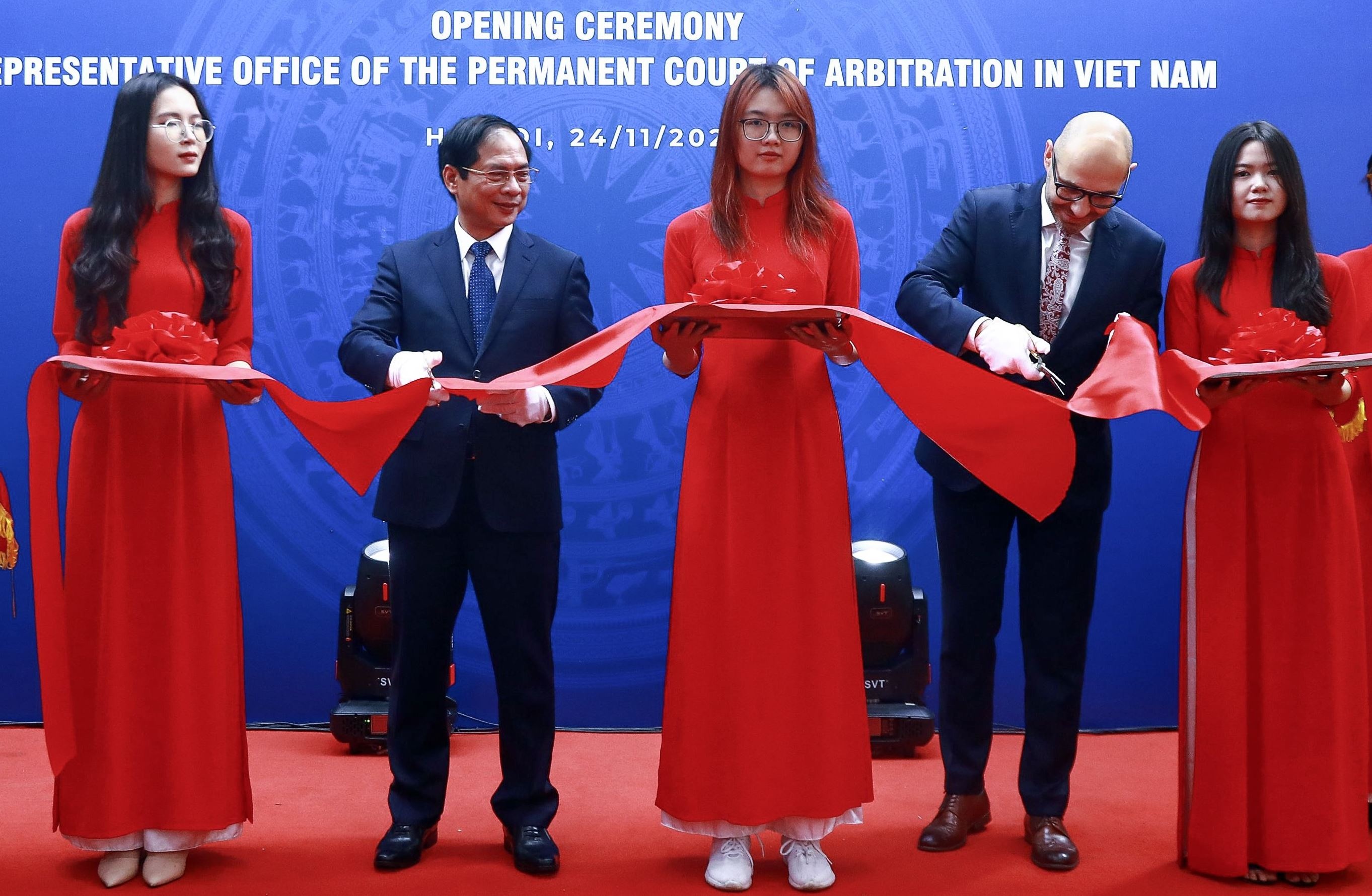 toa an quoc te anh 1