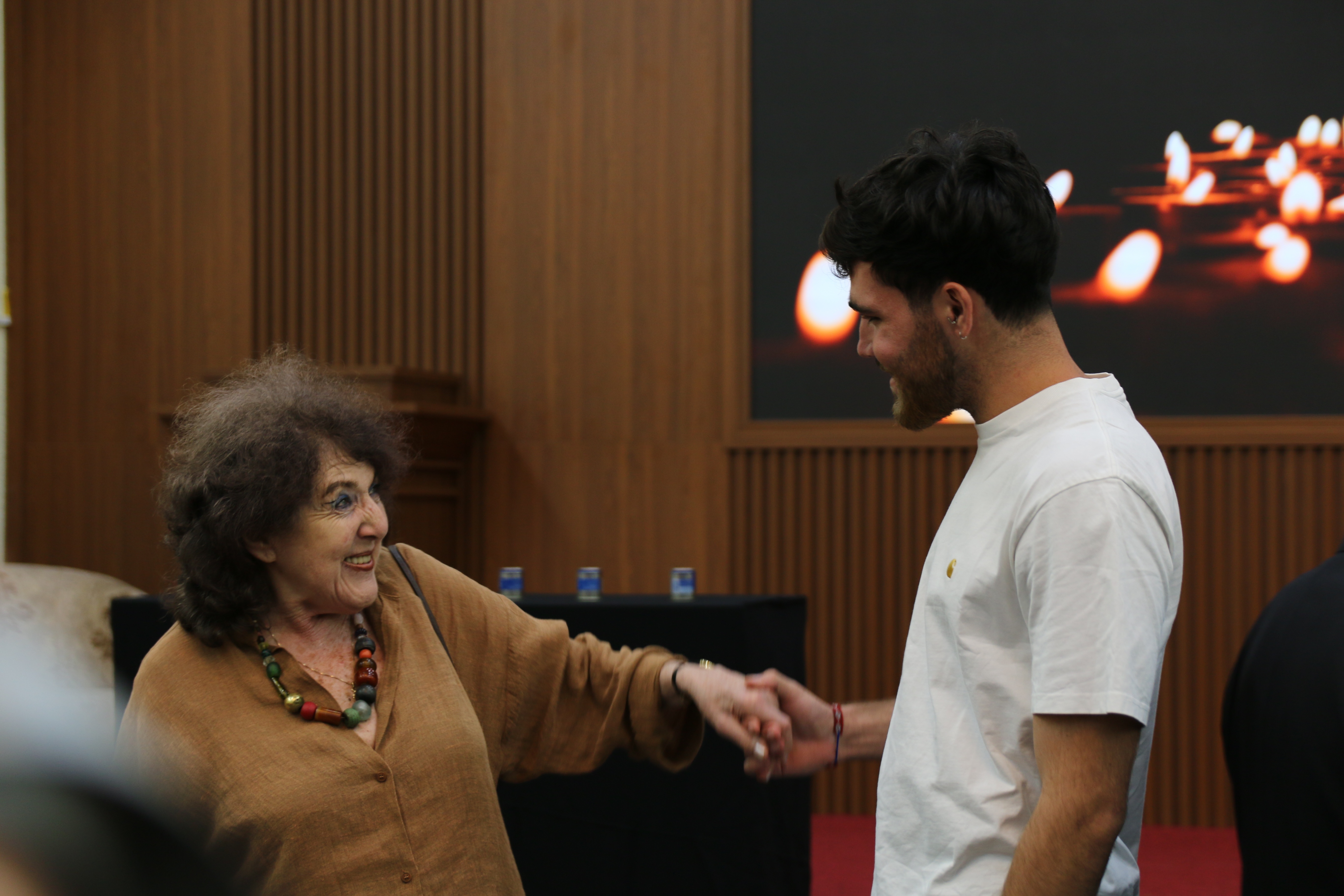 Lan dau tien nguoi song sot qua Holocaust toi Viet Nam ke chuyen hinh anh