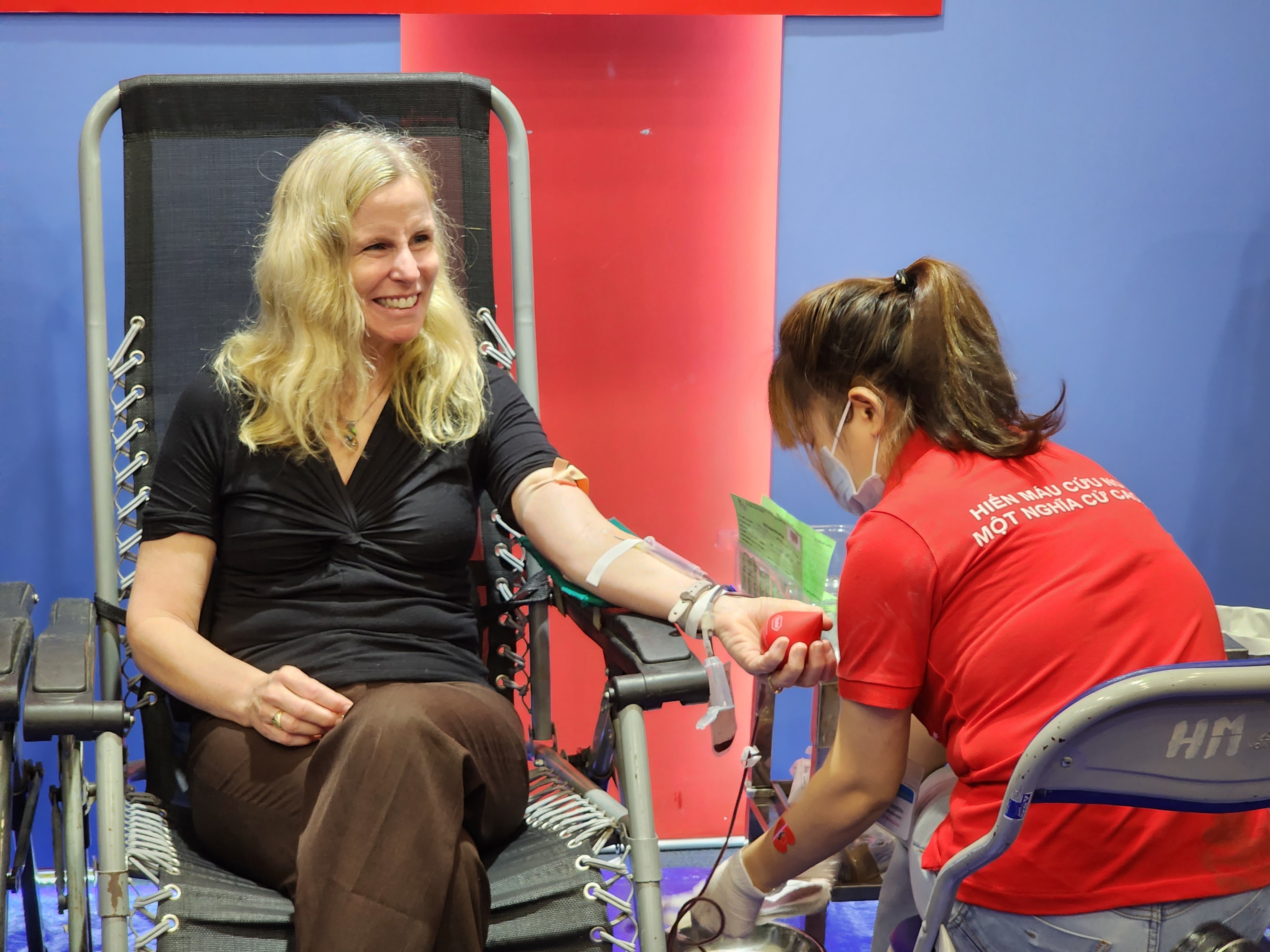 Dai bien My hien mau tinh nguyen o Ha Noi hinh anh