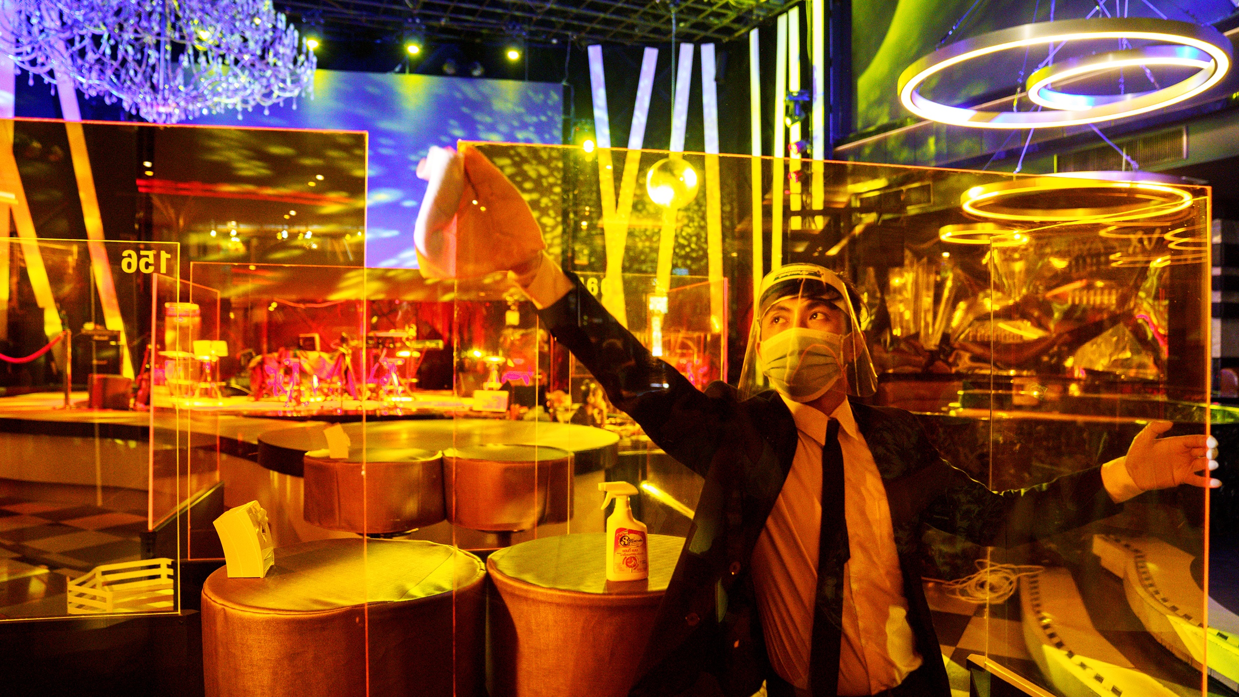 Chiang Mai bung dich vi sinh vien di uong ruou sau ky thi hinh anh