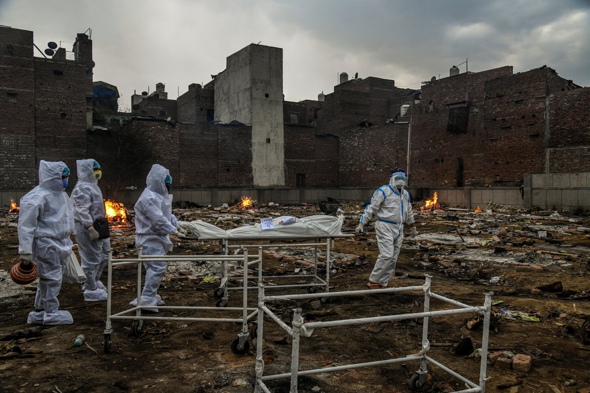 Hoa thieu do Covid-19 tai An Do anh 4