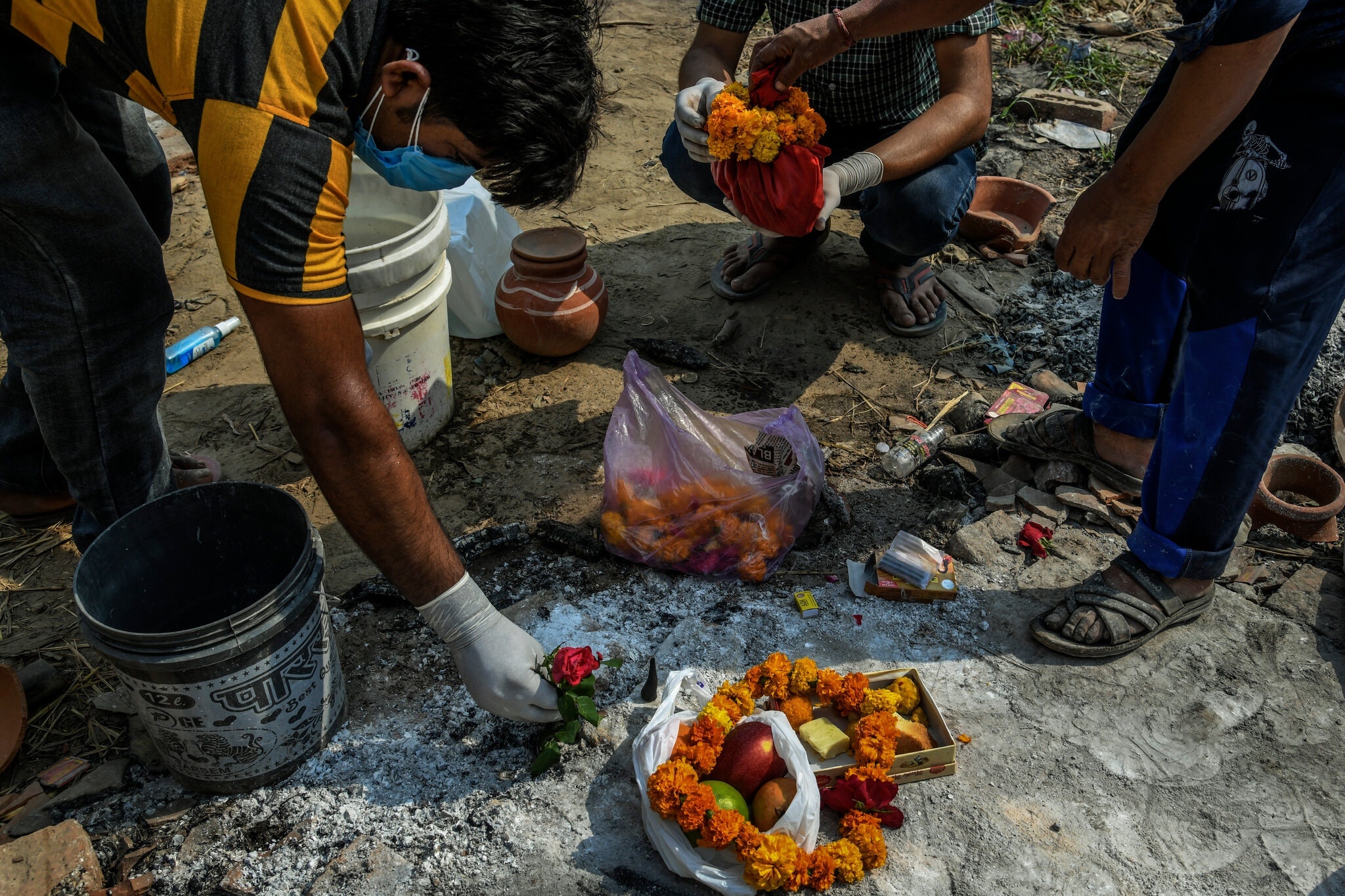 Hoa thieu do Covid-19 tai An Do anh 5