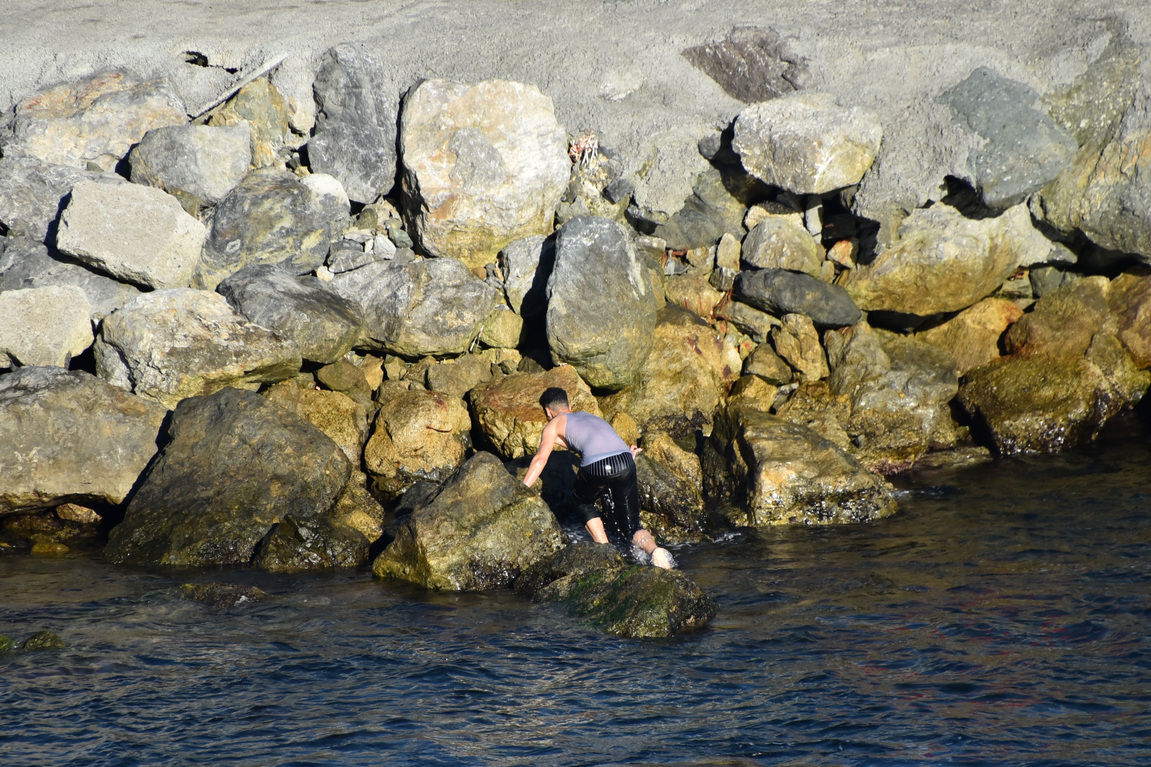 Khung hoang tai Ceuta anh 3