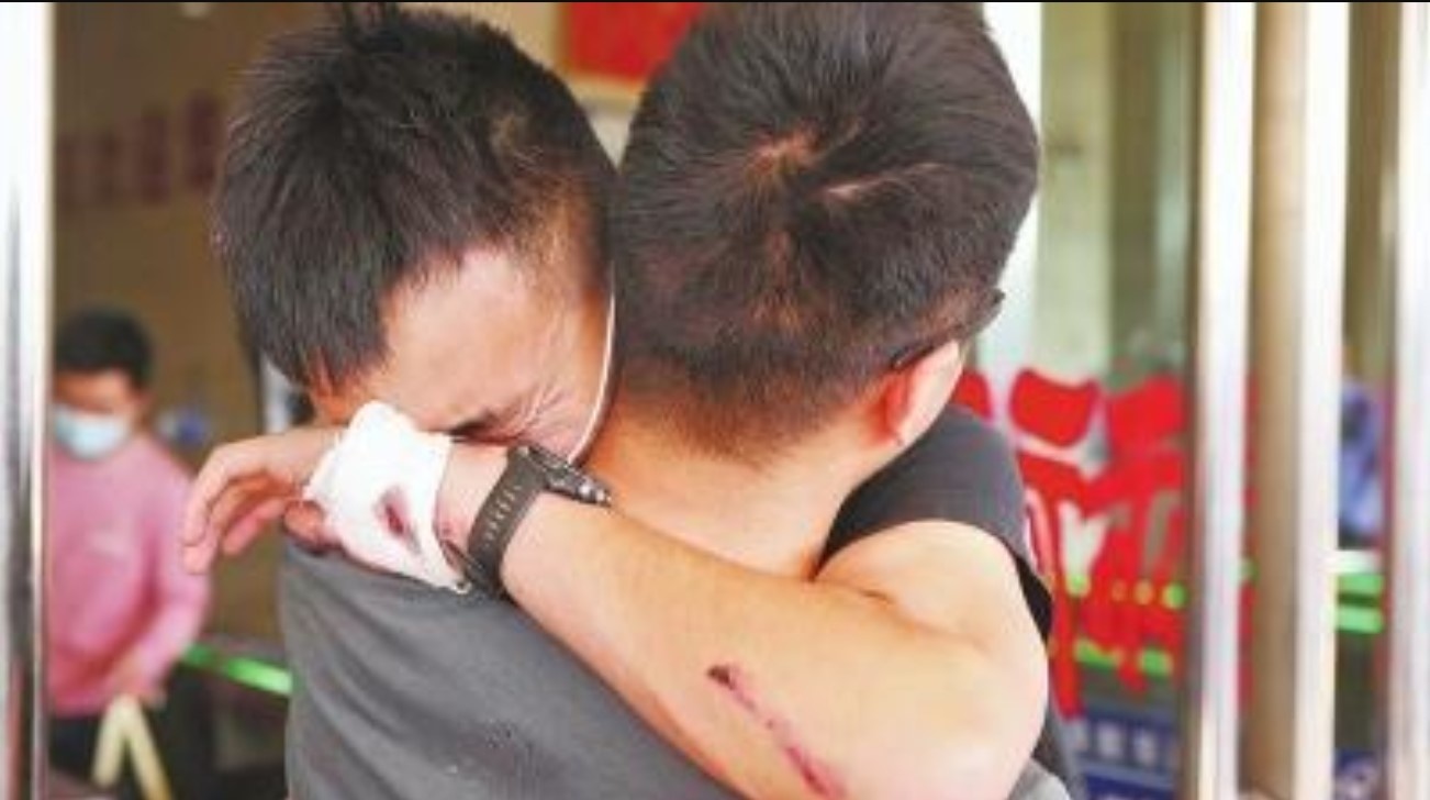 Nguoi song sot tu duong dua tu than: 'Toi no anh ay ca mang song' hinh anh