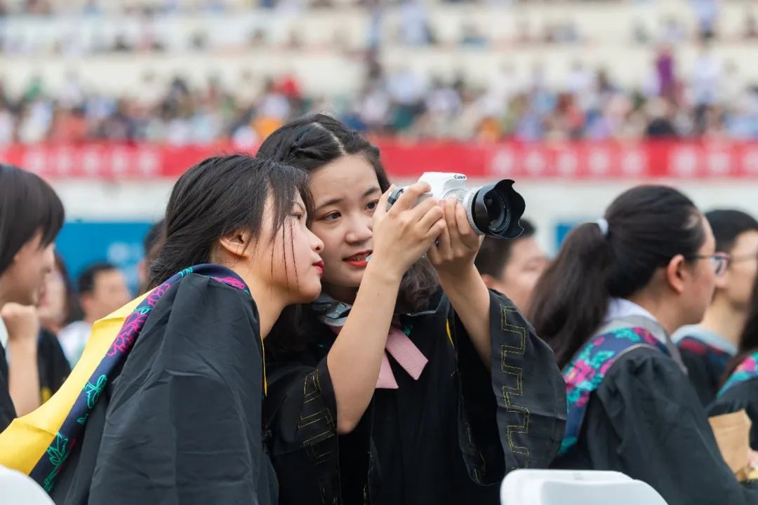 Sinh vien Vu Han tot nghiep anh 5