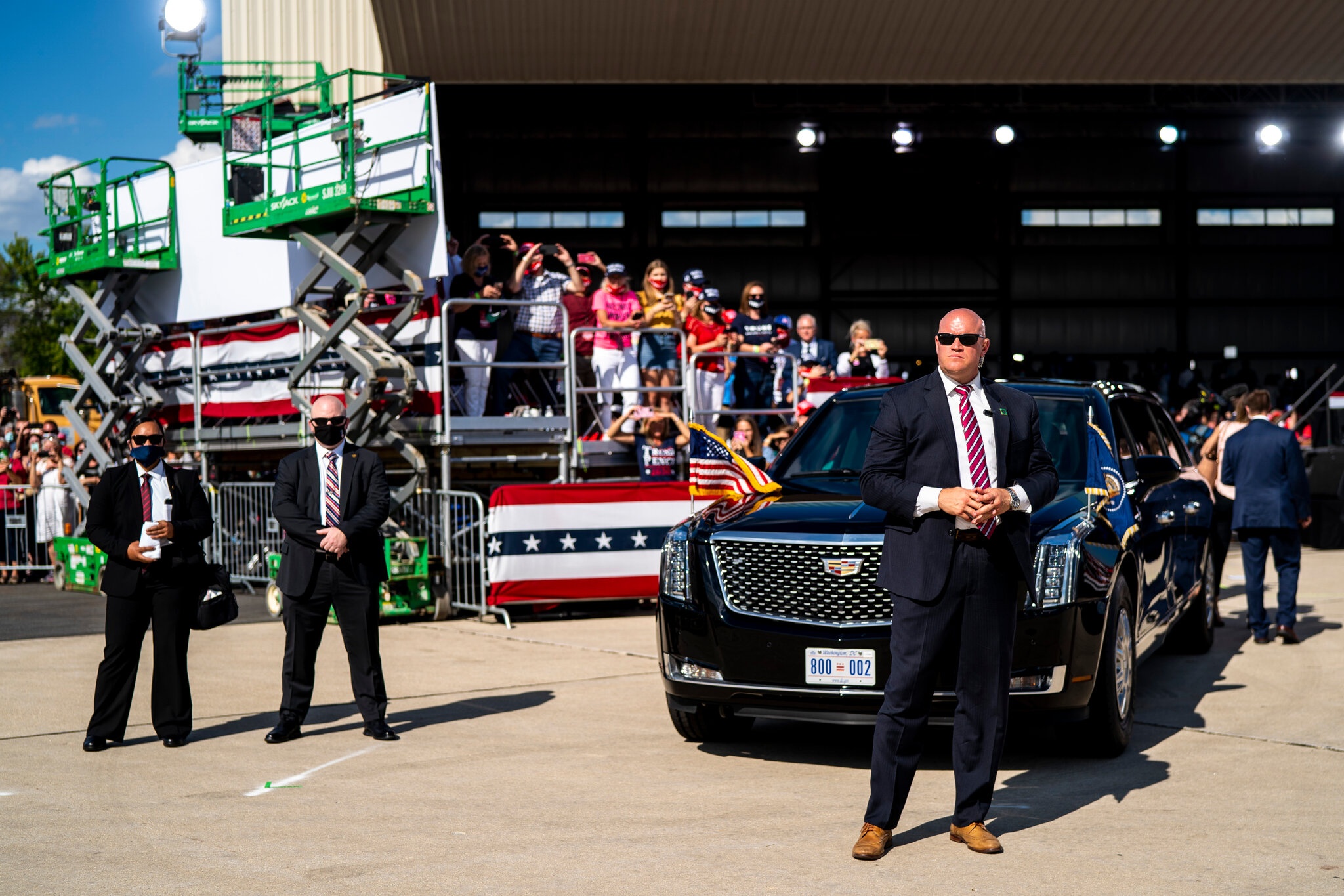 Gan 900 nhan vien mat vu My tung mac Covid-19 hinh anh