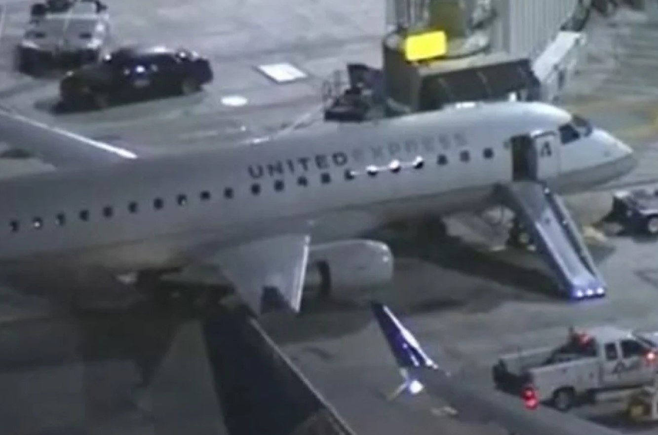 Hanh khach nhay khoi may bay o My khi dang phe ma tuy da hinh anh