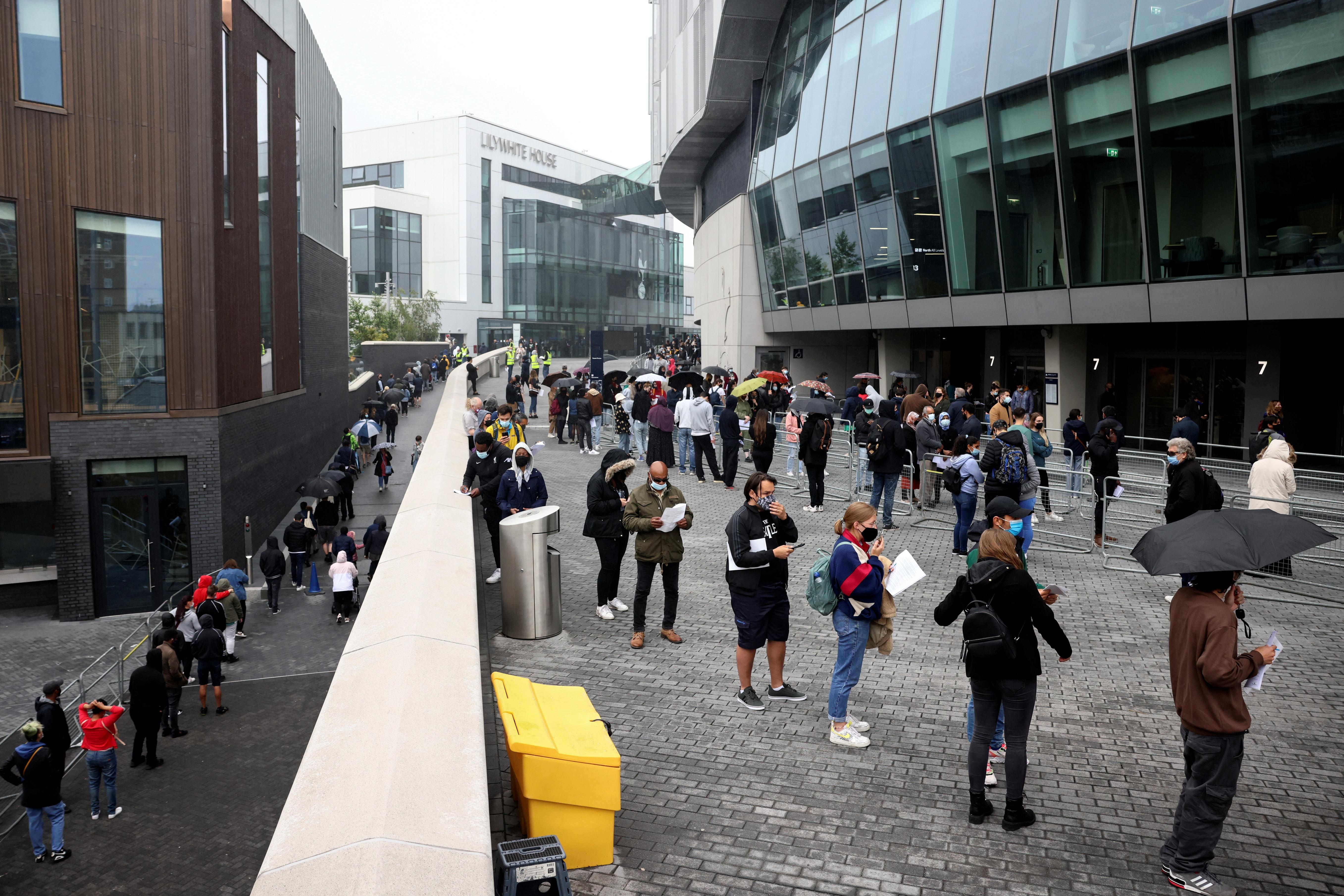 The gioi theo doi nuoc Anh anh 1