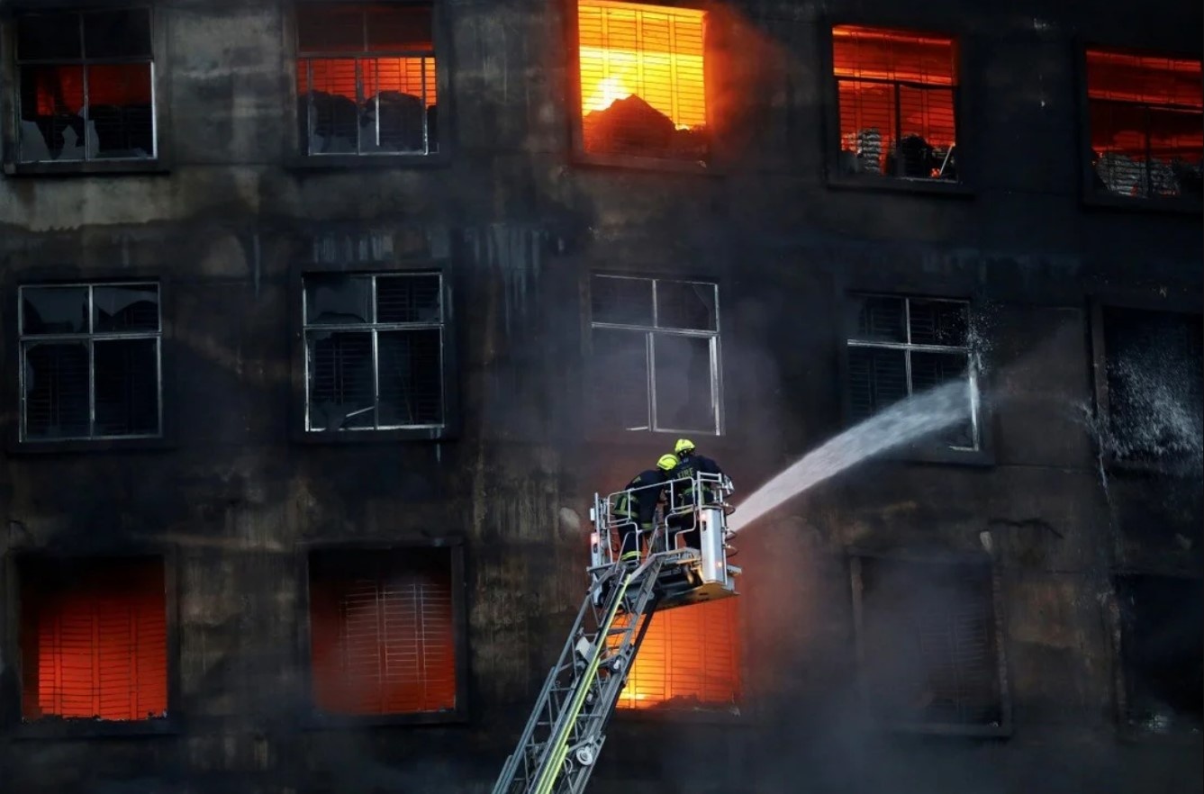 Chay nha may tai Bangladesh, 52 nguoi chet hinh anh