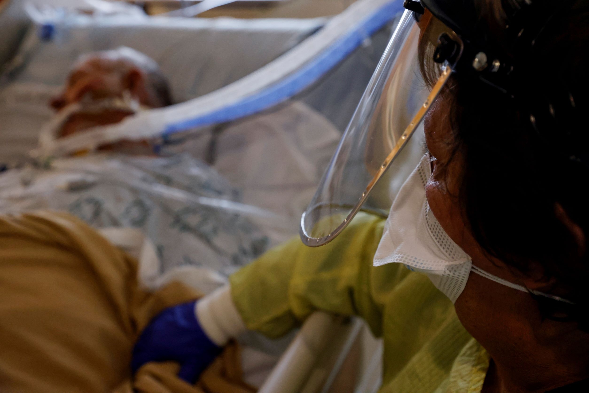 So benh nhan Covid-19 tu vong tang ‘chua tung thay’ tai benh vien My hinh anh