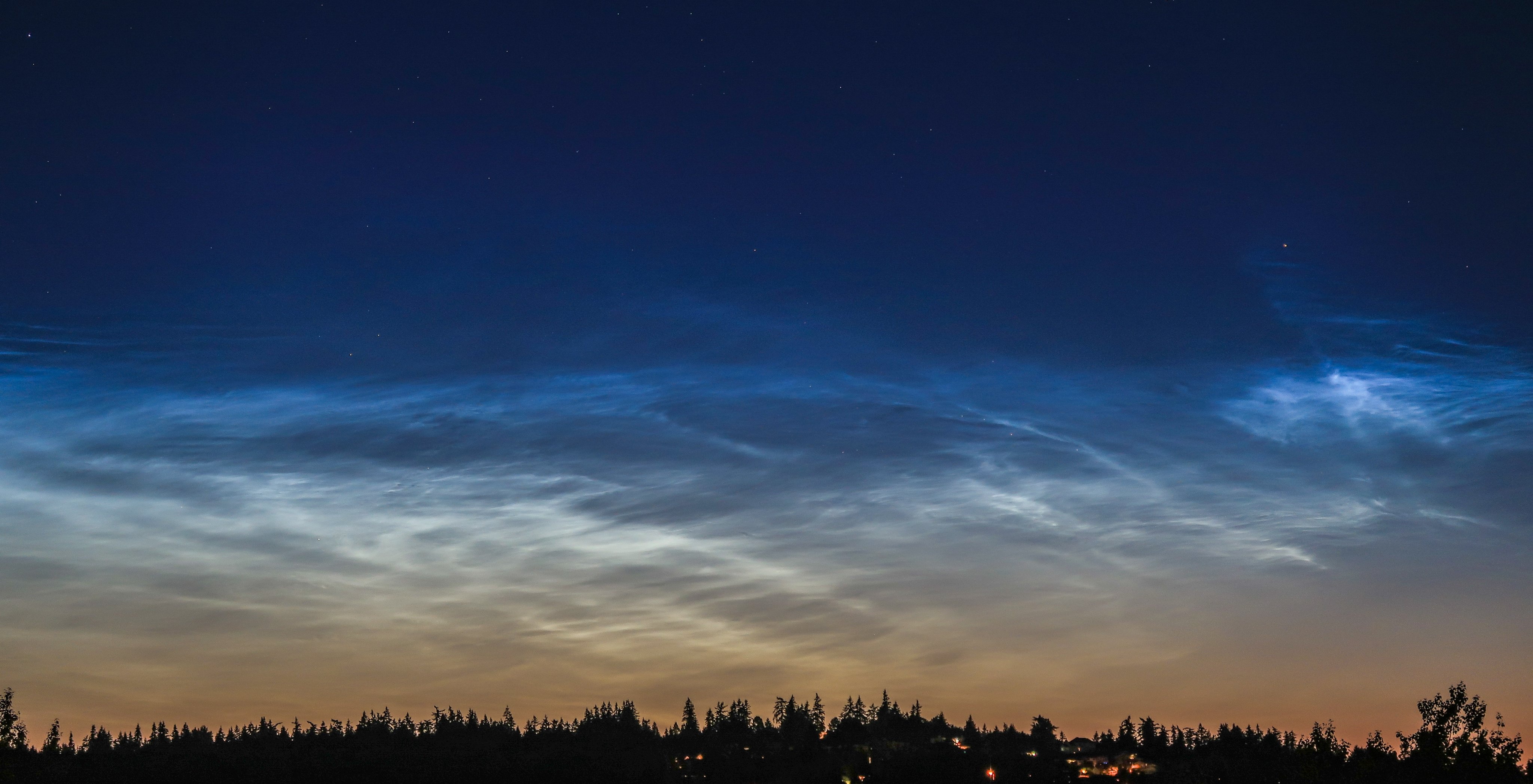 Xuat hien dam may da quang hiem thay nhat tren Trai Dat hinh anh