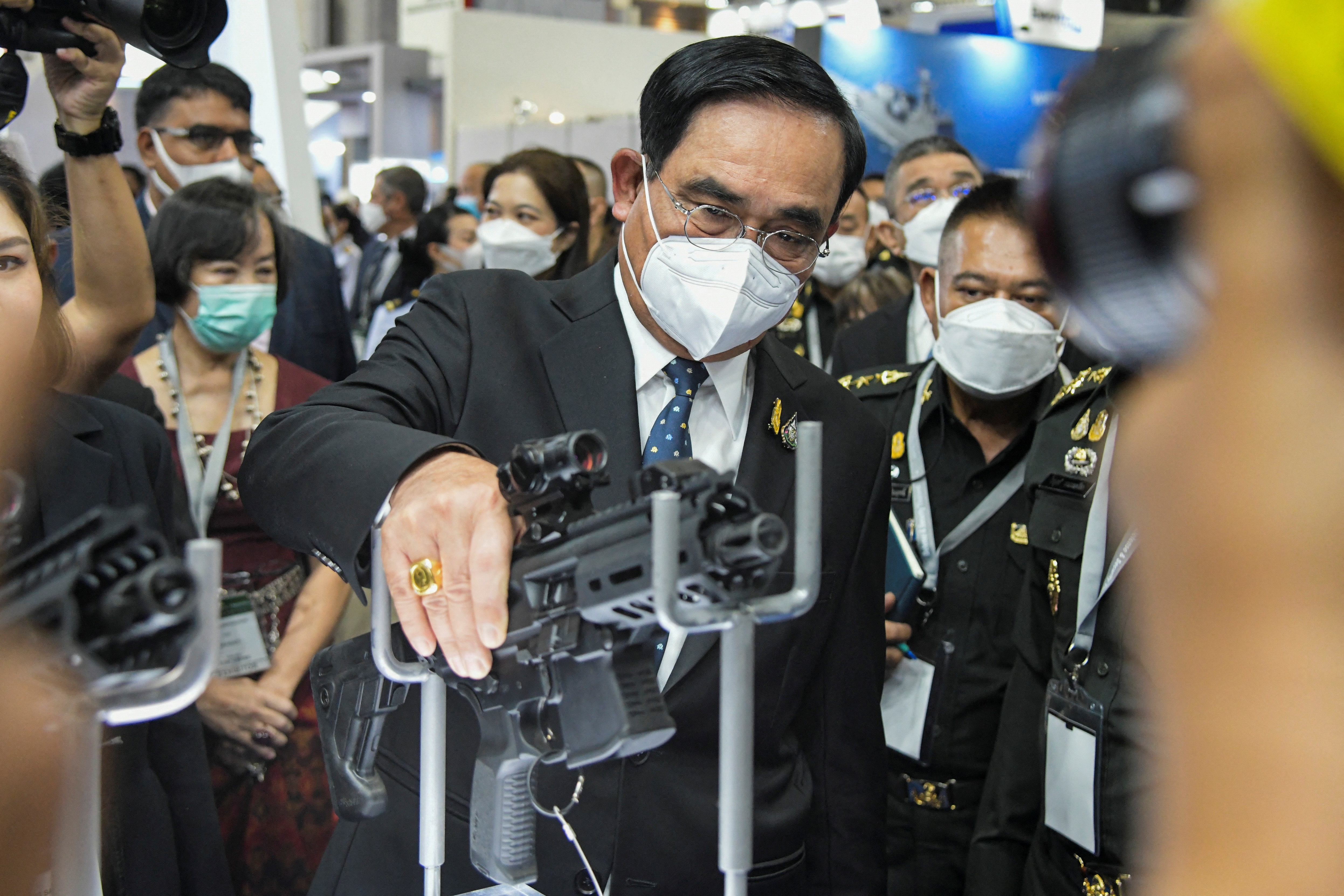 Thu tuong bi dinh chi anh 3