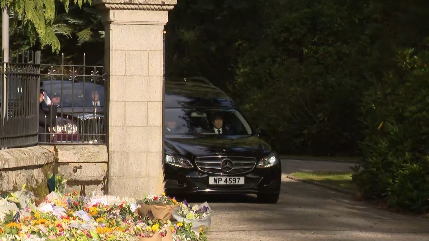 Co nu hoang Anh roi lau dai Balmoral lan cuoi hinh anh