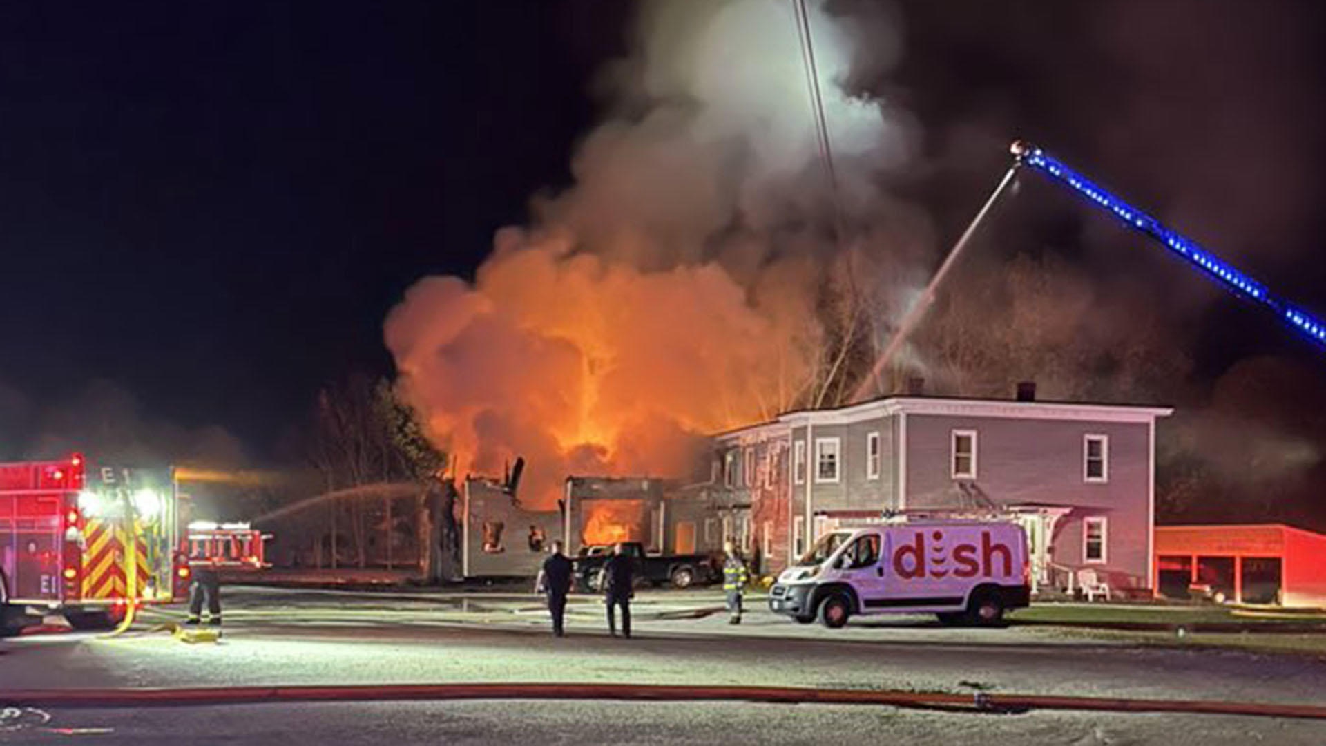 May bay dam vao chung cu My, toan bo hanh khach thiet mang hinh anh