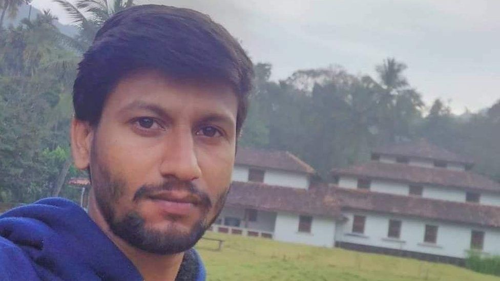 Chu nha dot tu sau khi vo tinh ban chet khach trong tiec don nam moi hinh anh