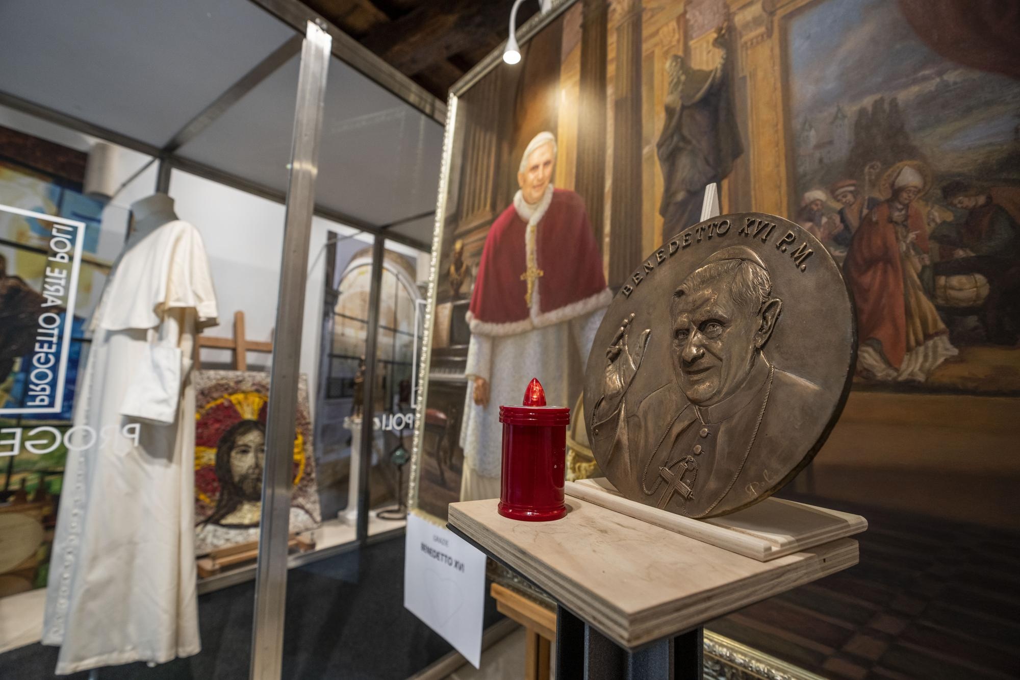 Tiet lo nhung mon do duoc an tang cung co Giao hoang Benedict XVI hinh anh