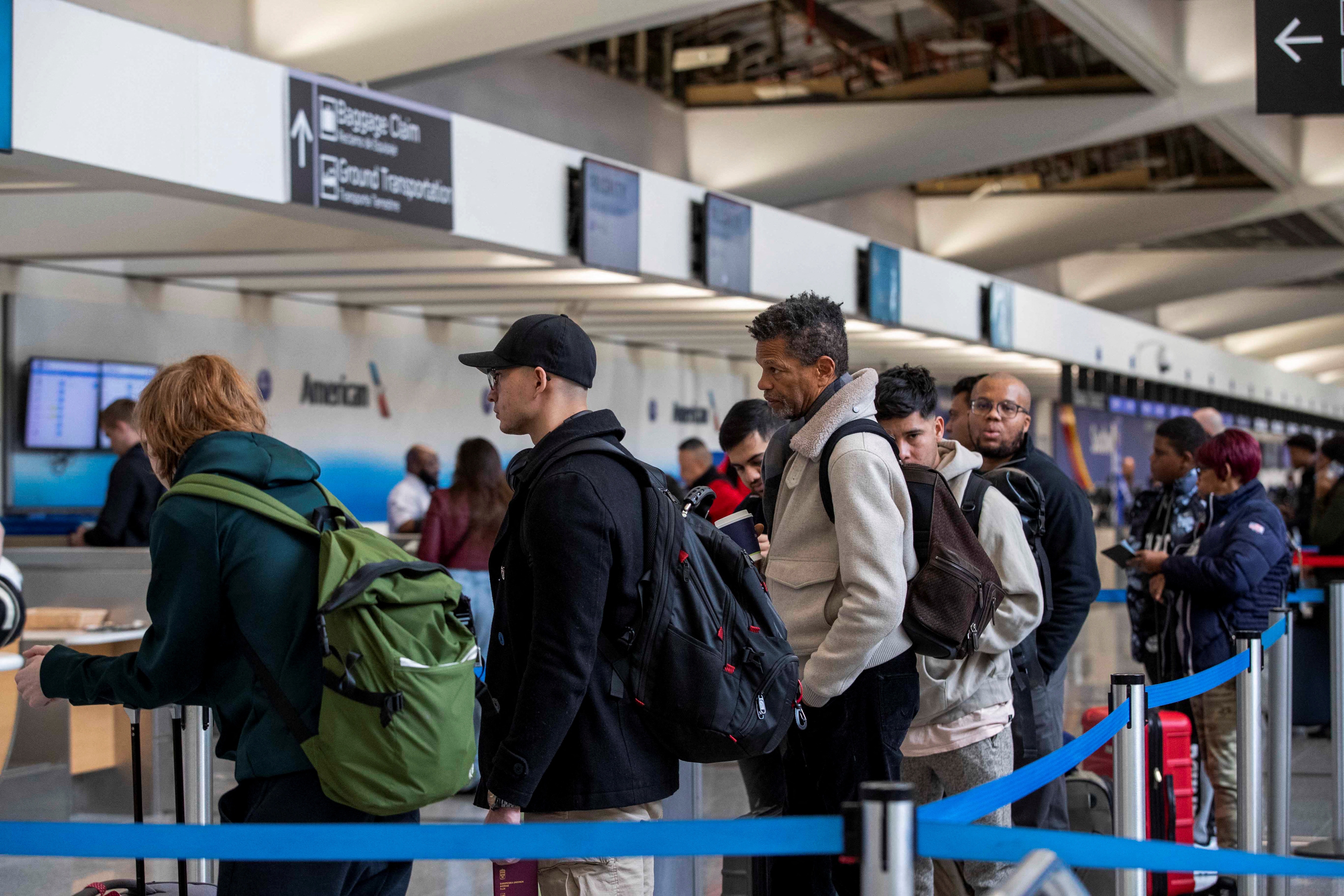 Hang khong My te liet vi 'nhan vien vo tinh xoa file' hinh anh