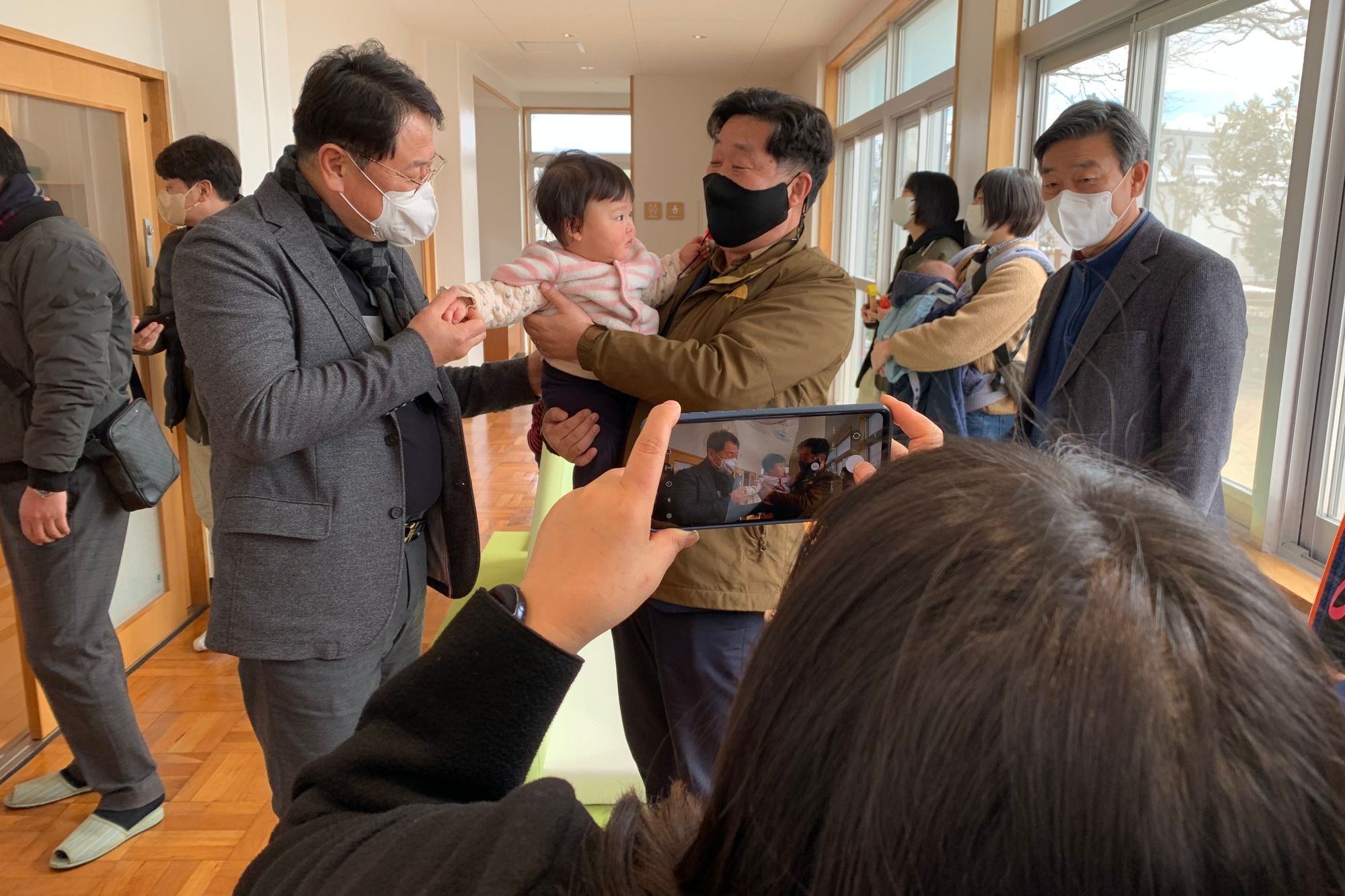 Thi tran 'phep mau' khien quan chuc Nhat, Han do xo toi hoc hoi hinh anh