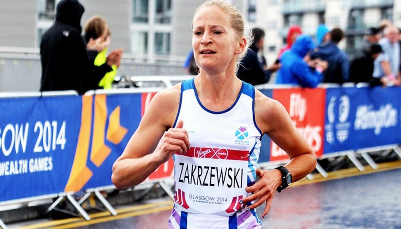 VDV noi tieng bi loai vi ngoi oto chay marathon o Anh hinh anh