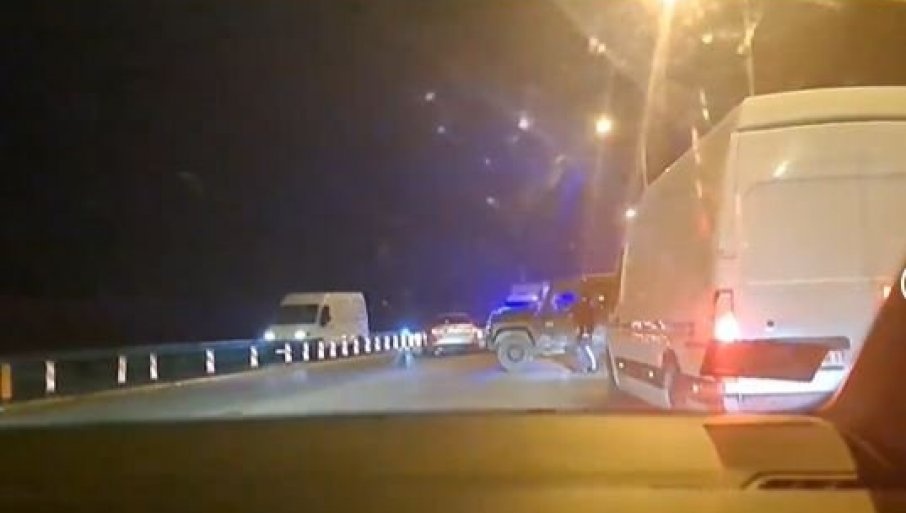 Xa sung hang loat lai xay ra tai Serbia, 8 nguoi chet hinh anh