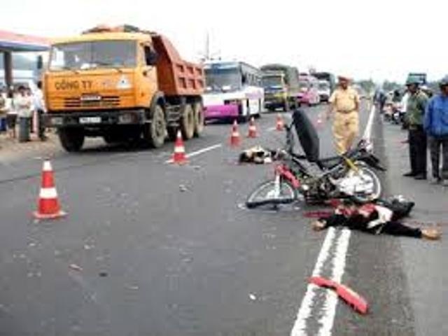 Truy tim xe o to gay tai nan chet nguoi roi bo tron hinh anh