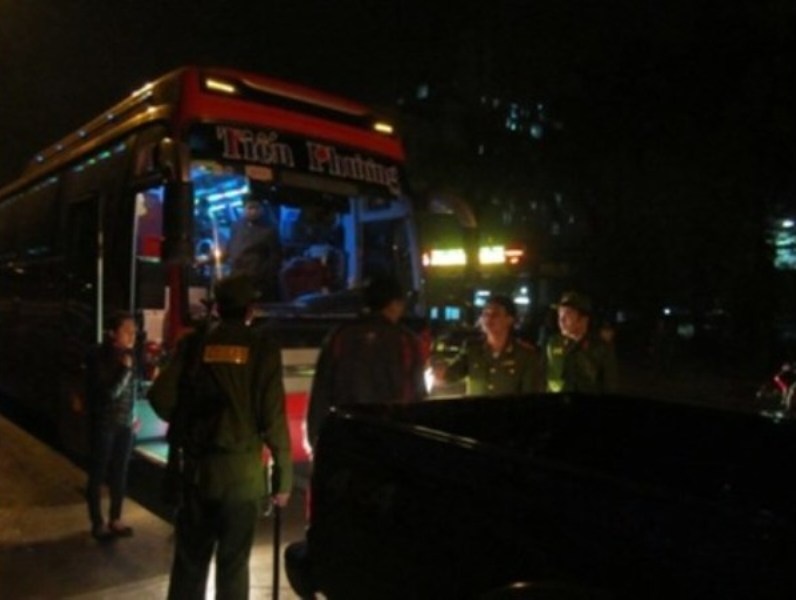 Canh sat 113 dot kich, bat nghi pham tran tien lai xe khach hinh anh