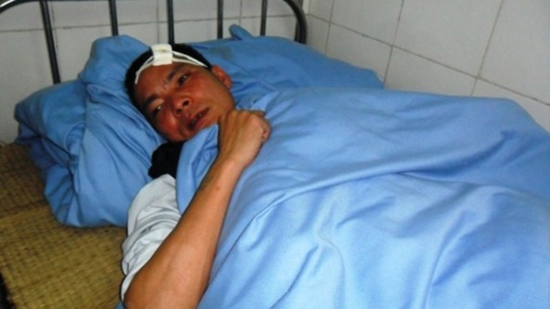 Sau khi tỉnh lại, nạn nhân Lượng thuật lại sự việc, toàn thân ông bị nhiều vết thương do dao đâm.