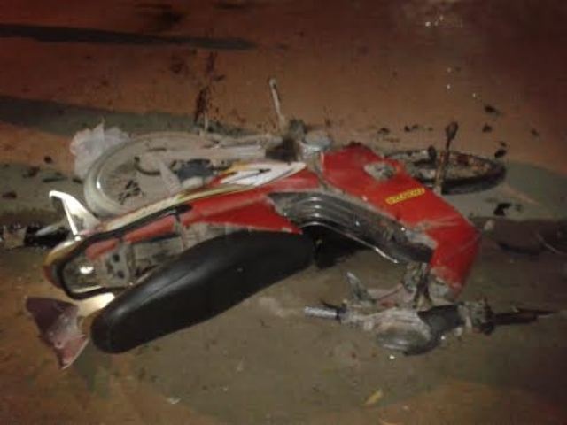 4 thanh nien nguy kich vi chay tron canh sat co dong? hinh anh